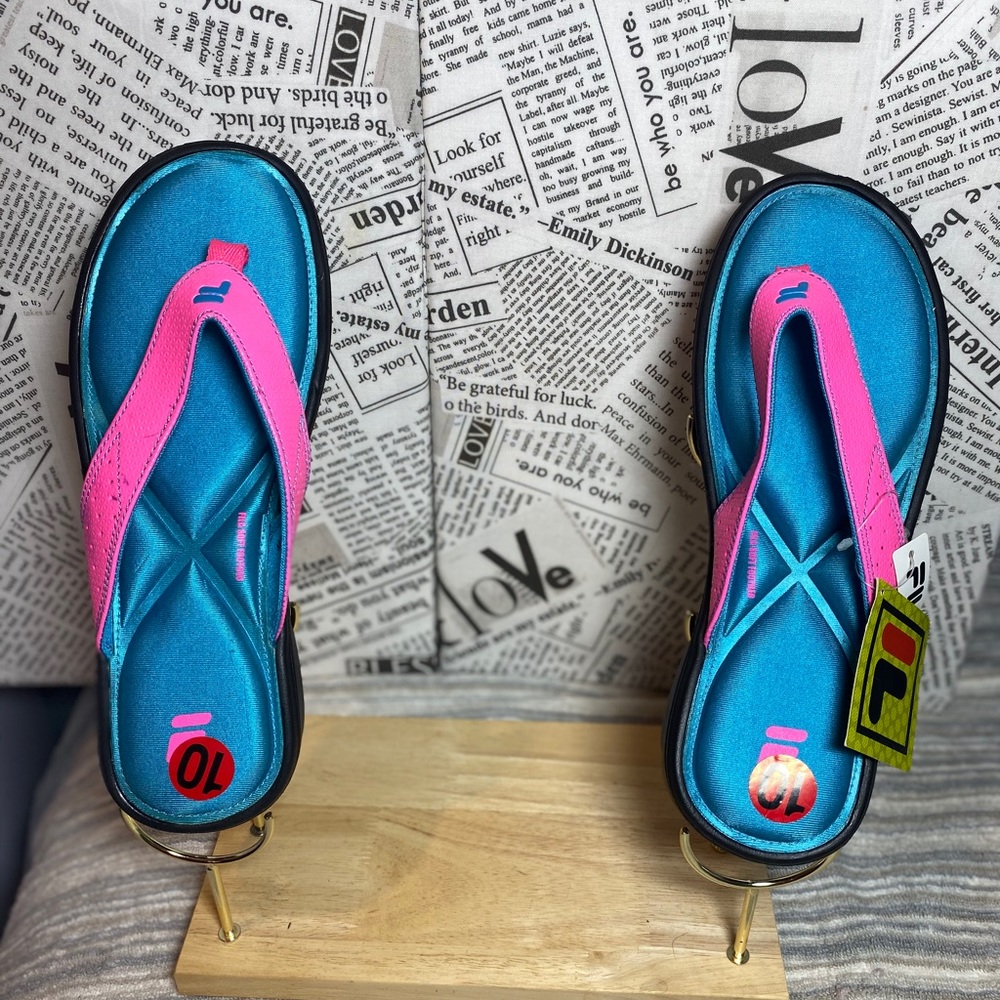 NWT Fila Blue & Pink Cushioned Flip flops in Size 10